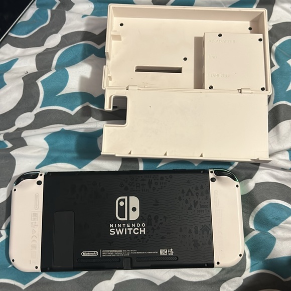 Animal crossing themed Nintendo switch dock, with switch - Picture 2 of 2